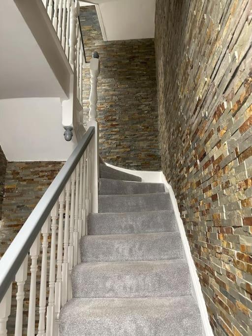 High Wycombe Centre- 2 Bed Flat Leilighet Eksteriør bilde